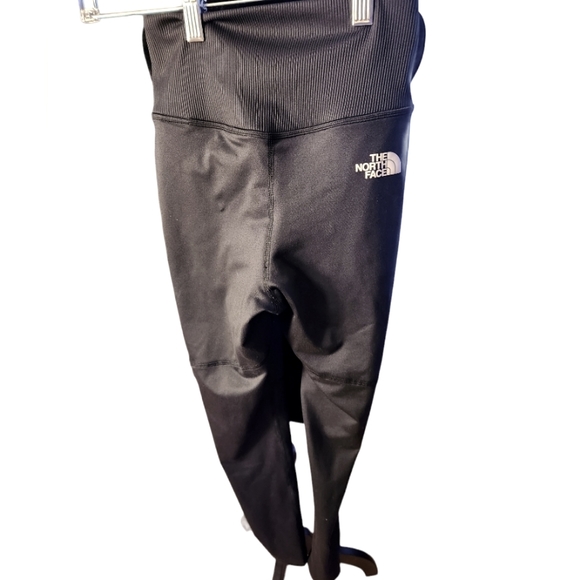 The North Face Woman's Leggings, black, size extra small. - Picture 2 of 4